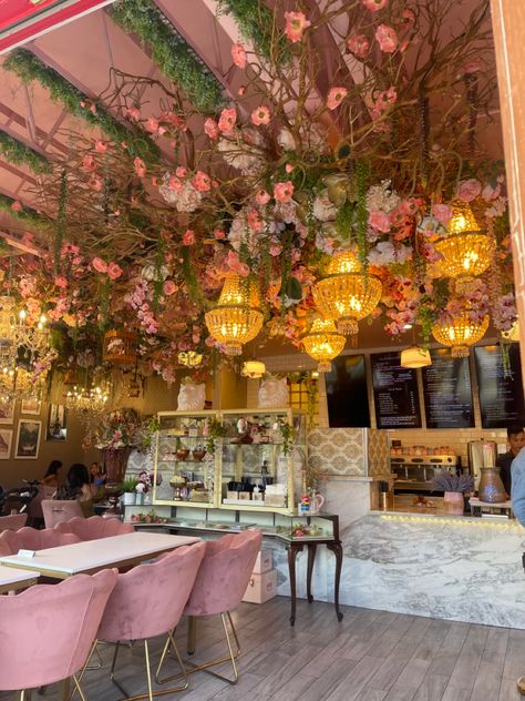 Cute Aesthetic Restaurant, Flower Shop With Bakery, Spring Cafe Aesthetic, Boho Bakery Design, Restaurant Brunch Decor, Cute Cafes Aesthetic, Restaurant Outside Design, Unique Cafe Ideas, Coffee Shop Furniture Ideas