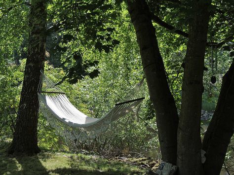 White hammock | Flickr - Photo Sharing! Hammock Outside, Hammock In The Woods, Hammock In Woods, Quantum Shifting, Backyard Campsite, Hammock Aesthetic, Garden Hammock Aesthetic, Hammock Vibes, Country Hammock