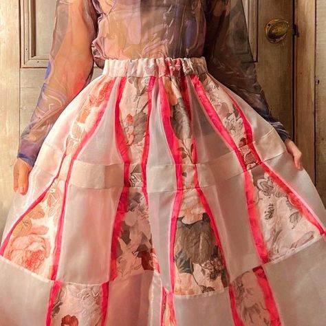 ROBERTS | WOOD on Instagram: "A pink/floral version of the bow patchwork skirt, available as a #robertswoodkit sewing pattern The Bow Patchwork skirt pattern is available in sizes 6-28 (link in bio) We decided to make a little variation on the patchwork skirt - adding some texture for this version by inserting raw torn strips of sheer scrap silk into the vertical seams between patches.. (this bright pink neon silk was collected and saved from the leftovers from production of our SS19 MELANPHOR Roberts Wood, Patchwork Skirt Pattern, Wood Fashion, Couture Skirts, Robert Wood, Pretty Skirts, Patchwork Skirt, Handmade Wardrobe, Organza Fabric