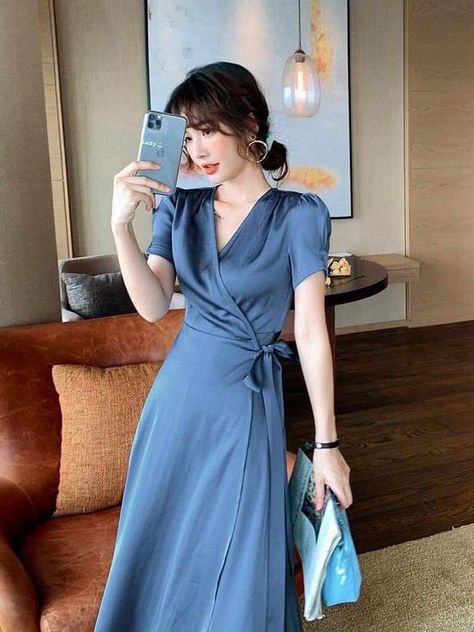 Korean Satin Dress, Street Style Outfits Casual, Neat Casual Outfits, Western Work, Formal Dresses With Sleeves, Stylish Fall Outfits, Elegant Dresses Classy, Jumpsuit Elegant, Slip Dresses