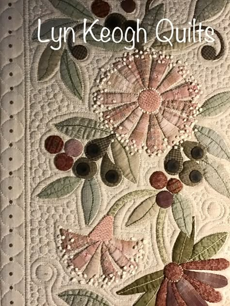 Quilting Around Applique Design, Taupe Quilts Ideas, Lyn Keogh Quilts, Hand Applique Quilt Patterns, Flower Applique Quilt Patterns, Hand Applique Quilts, Appliqué Quilt Patterns, Applique Borders For Quilts, Quilt Borders Patterns