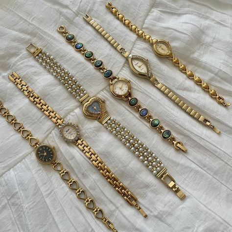 gold moment! 💋🌟⚜️ DO NOT BUY THIS LISTING!!... - Depop Vintage Ladies Watch, Vintage Bracelet Watch, Antique Gold Watches Women, Vintage Gold Watch Women, Gold Watches Women Jewellery, Watch With Bracelets Women, Dainty Watches For Women, Watch Aesthetic Vintage, Cute Watches For Women