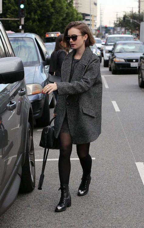 Lily Collins Gamine Outfits, Lily Collins Style, Paris Outfits, Celebrity Street Style, Lily Collins, Dakota Johnson, Selena Gomez, Rihanna, Chic Outfits