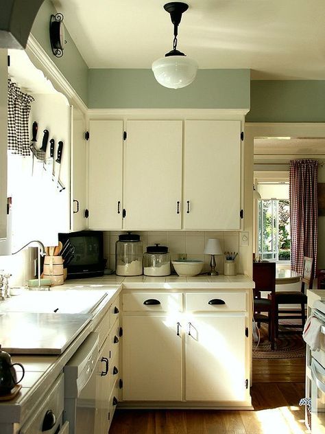 I Can't Afford 150k for a Kitchen Renovation | Now What? - laurel home Cream Colored Kitchen Cabinets, Cookie Sheets, Happy Kitchen, Kitchen Remodel Before And After, Kitchen Cabinet Colors, Cozy Kitchen, Old Kitchen, Kitchen Redo, Trendy Kitchen