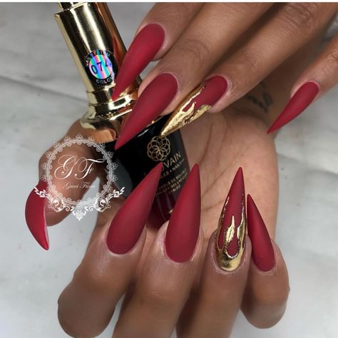 Long Acrylic Nails Almond Stilettos, Old Hollywood Nail Designs, Red Nail Designs Stiletto, Nails Red Design Ideas, Almond Nails Designs Fall 2024, Matte Red Nails Design, Red And Gold Stiletto Nails, Red Gold Nails Design, Stiletto Nail Art Fall