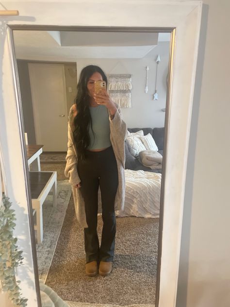 Cardigan Lounge Outfit, Grey Flares Outfit, Lululemon Flare Leggings, Flares Outfit, Lounge Wear Outfit, Flare Leggings Outfit, Flare Outfit, Grey Leggings Outfit, Mini Uggs