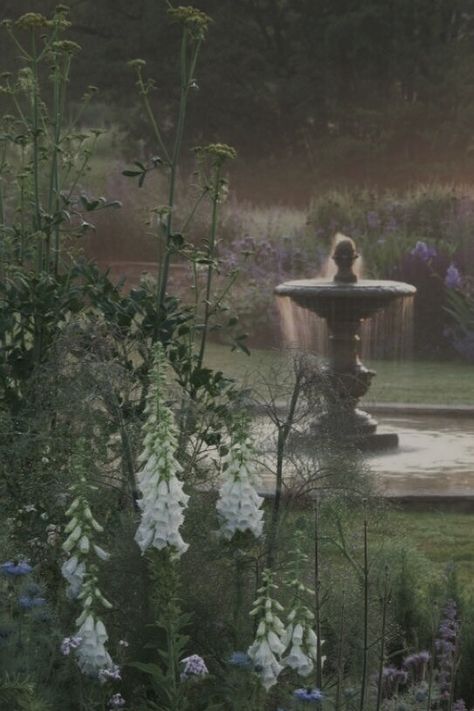 Royal Garden Aesthetic Dark, Royal Nature Aesthetic, Fairy Fountain Aesthetic, Queen Of Nature Aesthetic, Fountain Garden Aesthetic, Garden Fountain Aesthetic, Nature Romanticism Aesthetic, Fountain Aesthetic Dark, Royal Fairy Aesthetic