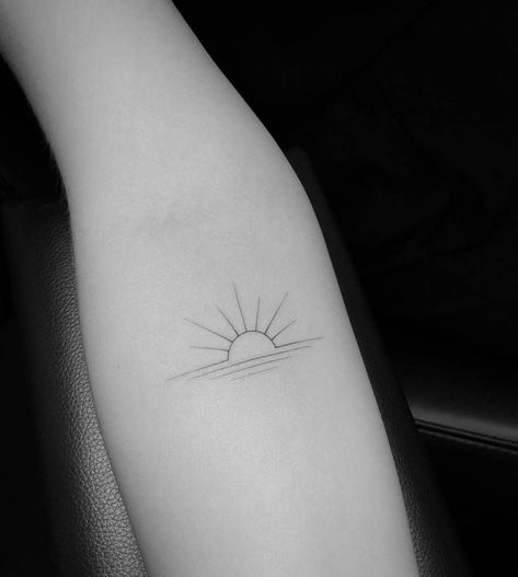 a0833c8a1817526ac555f8d67727caf6 Minimalist Meaning, Sunrise Tattoo, Sunset Tattoo, Sunset Tattoos, Tattoo Minimalist, Illustration Tattoo, Inspiration Tattoos, Sun Tattoos, Delicate Tattoo