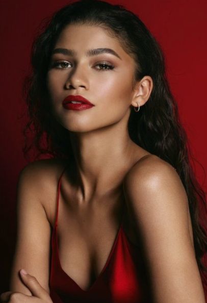 Pictures Of Zendaya, Slick Hair, Full Hd Pictures, Brown Eyed Girl, Lost In Paradise, Iconic Beauty, Zendaya Coleman, Hd Pictures, Casual Elegance