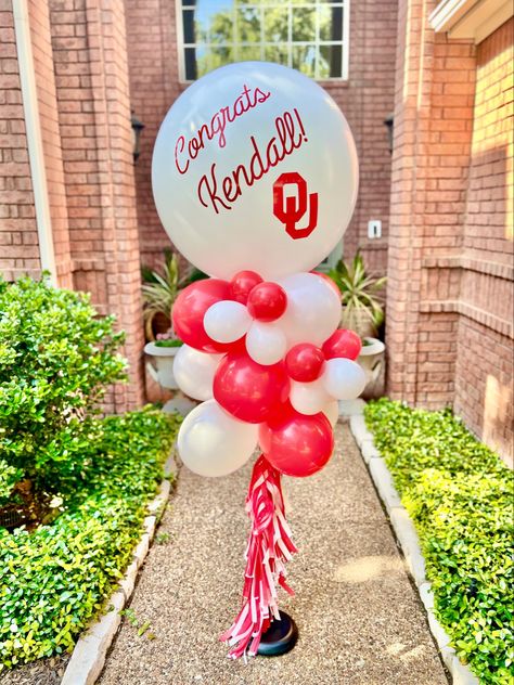 Iu Graduation Party Ideas, Red And White Grad Party, Ou Grad Party, Longhorn Party, Column Decoration, Graduation Party Pictures, Trunk Party, Senior Graduation Party, College Parties