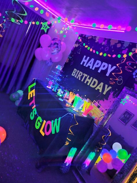 21st Birthday Rave Theme, Glow Party For Adults, Neon Sleepover Party Ideas, Glow Slumber Party Ideas, Neon Glow In Dark Party, Glow In The Dark Movie Night Party, Glow In The Dark Hotel Party Ideas, Rave Bday Party, Sweet 16 Neon Party Ideas Decoration