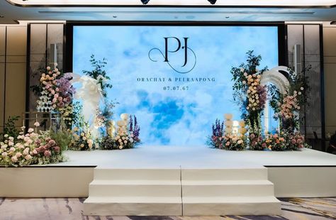 Wedding Led Screen Backdrop, Wedding Led Screen, Led Backdrop, Dior Wedding, Led Wedding, Reception Styling, Happy Mom Day, Wedding Setup, Diy Wedding Backdrop