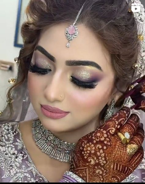 Lavender Eye Makeup, Pakistani Makeup Looks, Lavender Lehenga, Pakistani Makeup, Engagement Look, Lavender Eye, Makeup Steps, Purple Eye Makeup, Artist Tips