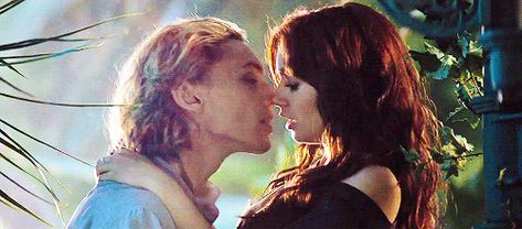 the mortal instruments jamie campbell bower gif Jace And Clary Kiss, Simon And Clary, Make Out Scene, Clary Y Jace, Elastic Heart, Clary And Jace, Jace Wayland, Miss Peregrine, Jamie Campbell