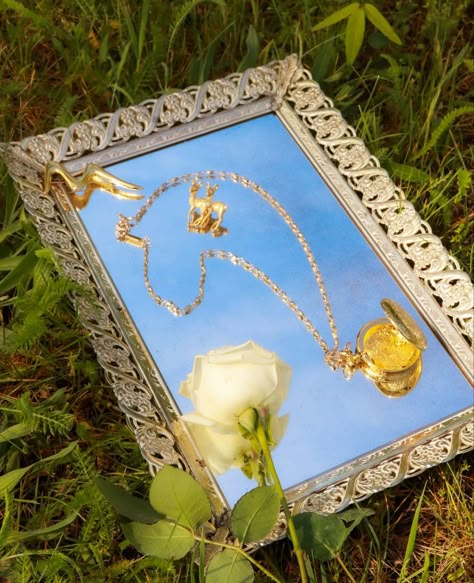 Dreamy aesthetic / cottagecore / nature / vintage jewelry / subscription box / gold locket / necklace / pendant / gold and pearl / broach / product photography / small business / michigan / outdoors photoshoot / mirror tray / blue skies / white rose / flower photography / jewelry Nature Jewelry Photoshoot, Picnic Jewelry Photoshoot, Vintage Jewelry Photoshoot, Jewelry And Flowers Photography, How To Take Pictures Of Jewelry, Outdoor Jewelry Photography, Jewelry Product Photos, Jewllery Ideas Photography, Product Photography Ideas Jewelry