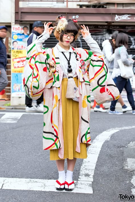 Kimono Doll, Japan Street Fashion, Street Japan, Harajuku Girl, Furisode Kimono, Japan Fashion Street, Japanese Street Style, Modern Kimono, Harajuku Fashion Street