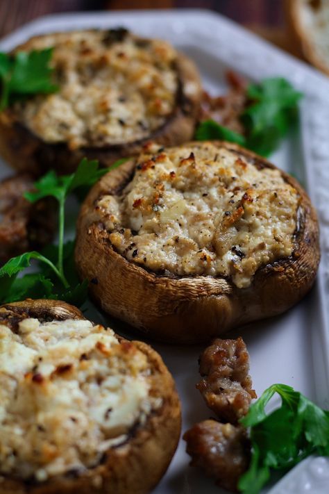 Feta Stuffed Mushrooms, Roasted Feta, Baked Mushrooms, 3 Course Meals, Feta Recipes, Thanksgiving 2024, Baked Garlic, Diet Ideas, Stuffed Mushroom Caps