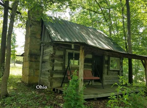 c.1830 Log Cabin For Sale By Owner To Be Moved - Ohio Under $11K Old Log Cabins In The Woods, Old Log Cabin, Log Cabins For Sale, Little Cabin In The Woods, Log Cabin Ideas, Log Cabin Rustic, Small Log Cabin, Cabins For Sale, Cabin Exterior