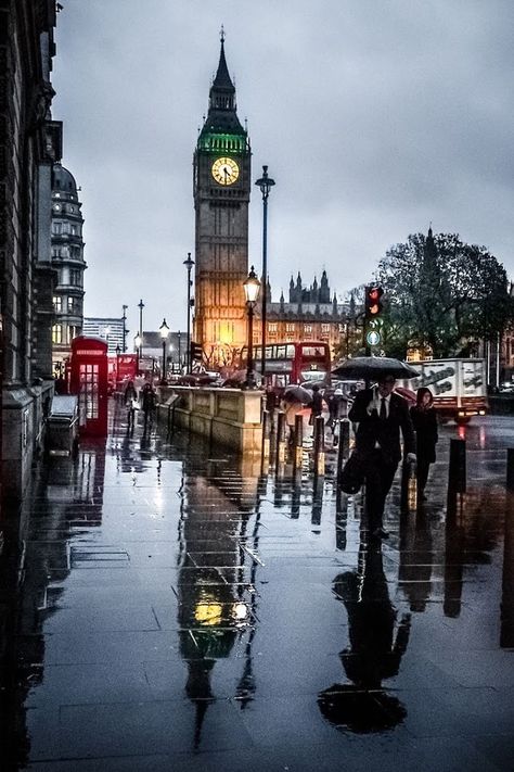 London Hamptons Aesthetic, Big Ben Clock, England Aesthetic, Aesthetic Interior, City Of London, Walking In The Rain, London Calling, Aesthetic Style, Aesthetic Dark