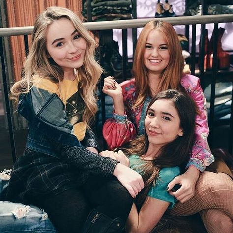 3,103 curtidas, 14 comentários - sabrinacarpenter (@lucygluckman) no Instagram: “i think i'm gonna rewatch inuyasha soon bc i miss it so much update: debby ryan liked!!…” Jessie Movie, Girl Meets World Cast, Riley Matthews, Sabrina Carpenter Style, Sabrina Carpenter Outfits, Disney Channel Shows, Rowan Blanchard, Karakter Disney, Sister Photos