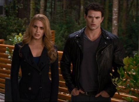 Twilight Rosalie And Emmett, Emmett And Rosalie, Emmett Twilight, Rosalie And Emmett, Emmet Cullen, Remi Malek, Rosalie Cullen, Twilight Images, Emmett Cullen