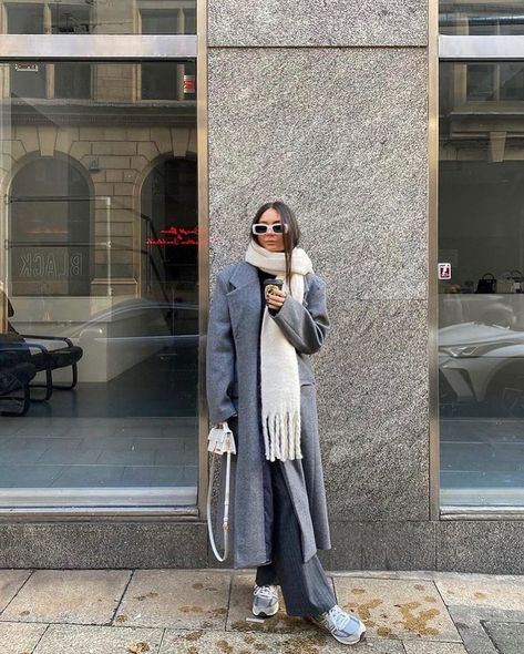 STORETS on Instagram: “Muffler season 🤍 @shanvictoriak in @storets Londyn oversized long coat & Miracle fuzzy scarf 💫…” Grey Coat Outfit Winter, Oversized Coat Outfit, Smart Streetwear, Grey Coat Outfit, Oversized Long Coat, Doctor Life, Long Coat Outfit, Long Grey Coat, Fuzzy Scarf