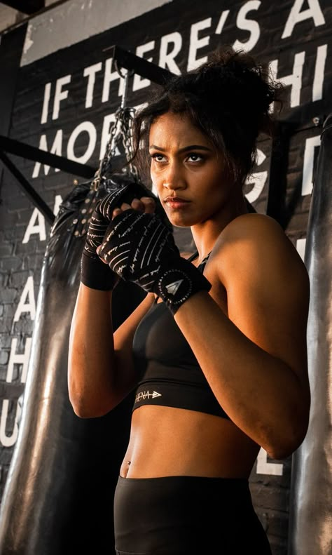 Martial Arts Photoshoot, Female Fighter Aesthetic, Martial Arts Aesthetic, Women Martial Arts, Fighter Woman, Combat Poses, Women In Combat, Mma Gym, Tinder Profile