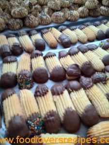 Koekie Resepte, Melting Moments Biscuits, Eggless Biscuits, Eid Dessert Recipes, Eid Biscuits, Sesame Snaps, Melting Moments Cookies, Italian Christmas Cookie Recipes, Eid Ideas