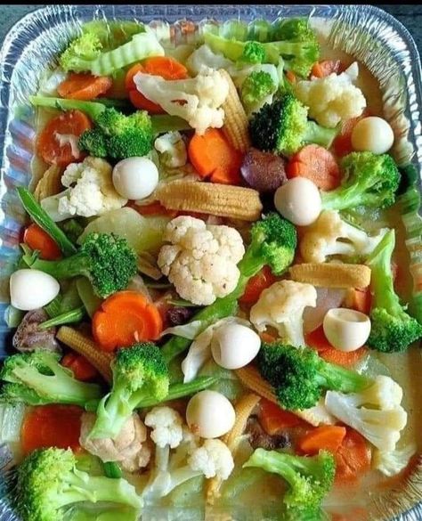 Broccoli Florets, White Onion, Filipino Recipes, Catering Services, Red Bell Pepper, Bell Pepper, Food Festival, Food Obsession, Yummy Cakes