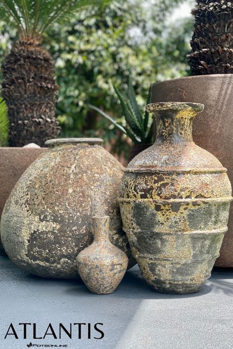 Patina Pottery, Classic Rustic Decor, Patio Garden Bed, Wedding Dress Garden, Old Pots, Garden Wedding Dress, Planning Garden, Vasos Vintage, Garden Gate Design