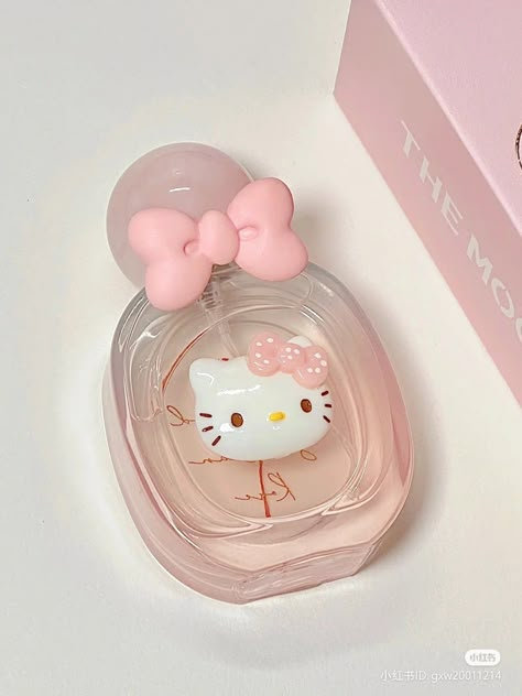 Belleza Aesthetic, Hello Kitty Perfume, Images Terrifiantes, Luxury Birthday Gifts, Cute School Stationary, Makeup Accesories, Sanrio Stuff, Hello Kitty Coloring, Hello Kitty Stuff