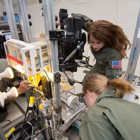 Women Doing Science on Instagram: “Tanya Rogers (@tnyakrgers) and Julia Worrell (@jworr6) are chemical engineers at NASA Johnson space center. Tanya is currently a researcher…” Engineering Women, Engineer Woman, Women Engineer, Studying Engineering, Women In Engineering, Engineer Girl, Chemical Engineer, Female Engineer, Modern Feminism