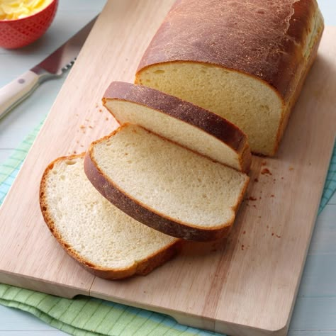 The Most Popular Bread Recipe from Every Decade Country White Bread Recipe, Country White Bread, English Muffin Bread, Best Homemade Bread Recipe, White Bread Recipe, Yeast Recipes, Yeast Bread Recipes, Muffin Bread, Sliced Bread