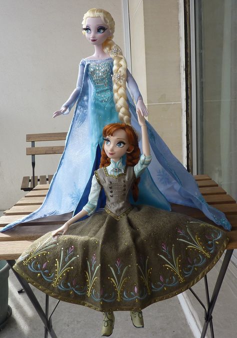 Explore pupuceplus' photos on Flickr. pupuceplus has uploaded 1512 photos to Flickr. Disney Frozen Dolls, Elsa And Anna Dolls, Frozen Elsa Doll, Elsa And Hans, Frozen Dolls, Disney Barbie Dolls, Anna Doll, Elsa Doll, Anna And Elsa