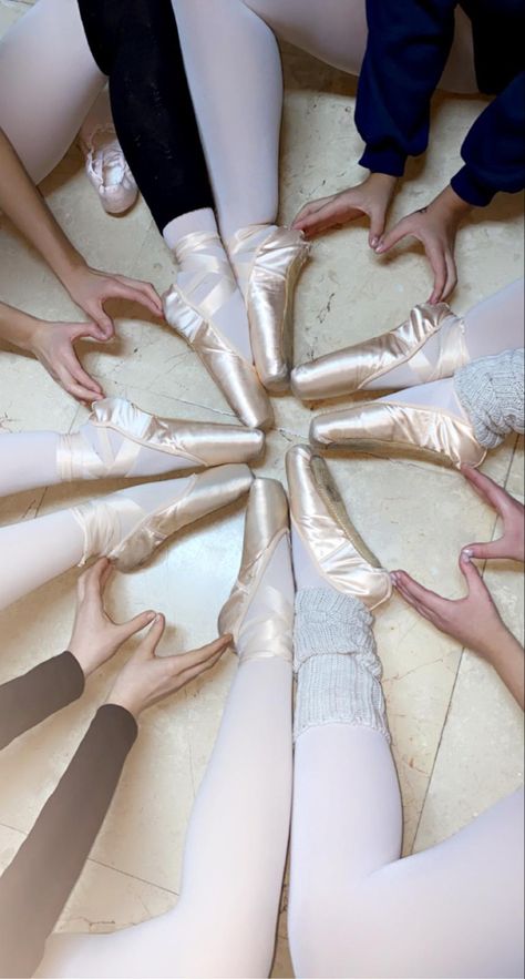 Aesthetic Ballet Photos, Ballet Wallpaper, Dance Motivation, Dancer Lifestyle, Ballet Aesthetic, Ballet Pictures, Ballet Beauty, Dance Dreams, Ballet Poses