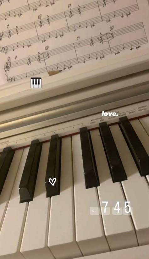 Learn Piano Aesthetic, Piano Ig Story, Piano Captions For Instagram, Learning Piano Aesthetic, Piano Instagram Story, Music Writing Aesthetic, Asthetic Stories Ideas For Insta, Music Major Aesthetic, Piano Pic