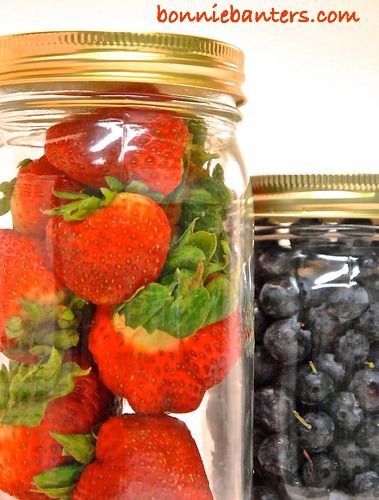 Fruit Fresh Longer, Storing Fruit, Fruit Fresh, Fruit And Vegetable Storage, Strawberries Blueberries, Vegetable Storage, Fruit Storage, Food Saver, Easy Life