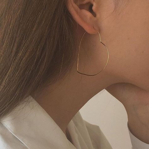 90s Aesthetic Fashion, Heart Earring, Earrings Aesthetic, Cream Aesthetic, Gold Aesthetic, Daily Jewelry, Classy Aesthetic, Minimal Aesthetic, 90s Aesthetic