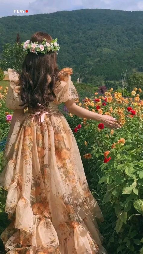 Tags🪷: #Girl #GirlPower #Pinterest Fairies Aesthetic, Orange Flower Dress, Lode A Dio, Princess Videos, Fairytale Aesthetic, Royal Aesthetic, Photography Flowers, Dark Nature Aesthetic, Fashion Shorts