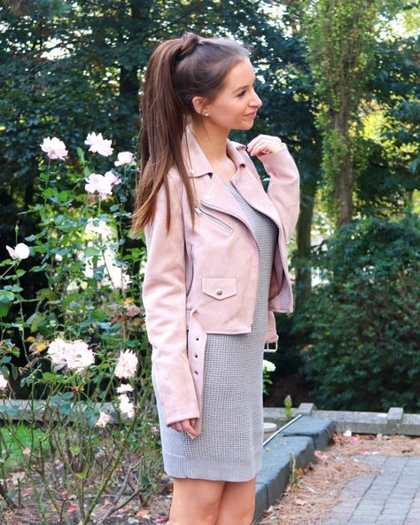 Pink leather jacket combined with a grey sweater dress. Hair in a straight high ponytail. Straight High Ponytail, Blush Leather Jacket, Mini Frock, Ponytail Hairstyle, Pink Leather Jacket, Fantasy Wardrobe, Cozy Winter Outfits, Grey Sweater Dress, High Ponytail