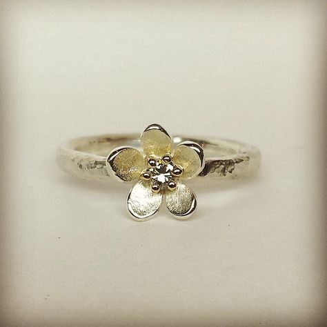 Forget-me-not with diamond / emenel goudsmeden Forget Me Not Jewelry, Forget Me Not, Girls Best Friend, Silver Diamonds, Promise Ring, Left And Right, Promise Rings, Cufflinks, Silver Rings