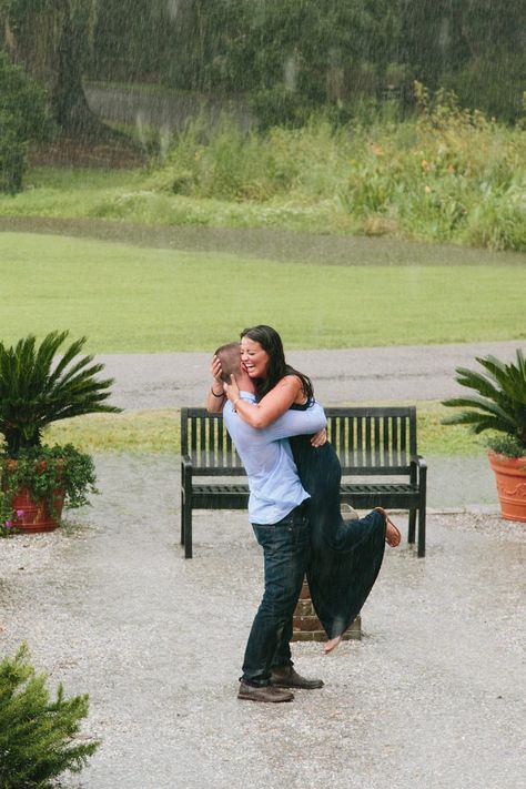 Rain Proposal Ideas, Proposal In The Rain, Rain Proposal, Rainy Proposal, Beach Proposals, Garden Proposal, Cute Proposal Ideas, Park Proposal, Proposal Pictures