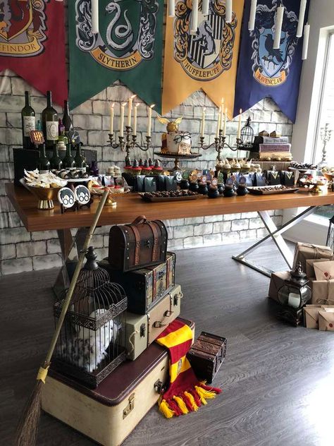 Harry Potter Theme Birthday Party, Harry Potter Themed Birthday Party, Harry Potter Motto Party, Harry Potter Themed Birthday, Harry Potter Weihnachten, Harry Potter Halloween Decorations, Baby Harry Potter, Harry Potter Party Decorations, Hogwarts Party