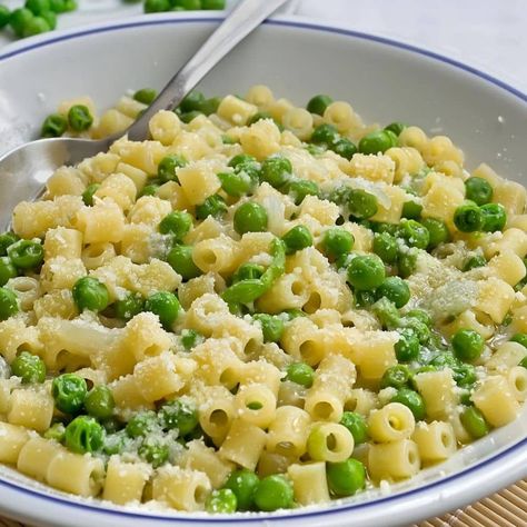 21 Best Peas Recipes https://topteenrecipes.com/peas-recipes/ Canned Peas Recipe Side Dishes, Peas And Corn Recipes, Canned Pea Recipes, Canned Peas Recipe, Best Peas Recipe, Canned Peas, Green Pea Salad, Green Peas Recipes, Peas Recipes