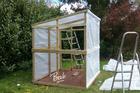 La Serre à Tomates Diy Tent, Farm Projects, Coop, Garden Arch, Tent, Outdoor Living, Shed, Outdoor Structures, Green