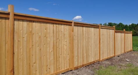 How to Build a 6 Foot Privacy Fence Backyard Trellis, Diy Privacy Fence, Natural Fence, Horizontal Fence, Diy Fence, Front Yard Fence, Building A Fence, Privacy Fences, Cedar Fence