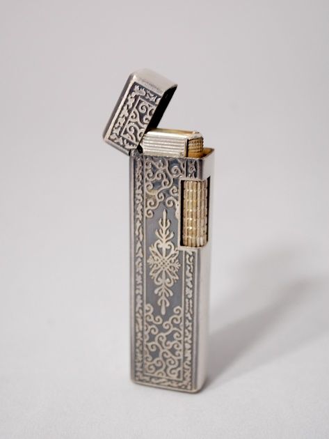 Antique Lighter Pretty Lighters, Antique Lighter, Lighter Design, Vintage Lighters, Custom Lighters, Metal Lighter, Cool Lighters, Lighter Case, Light My Fire