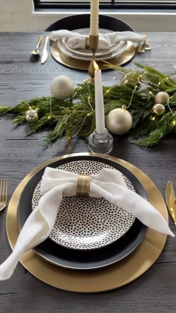 Phuong on Instagram: "✨Comment SHOP for the link to these products! Here are 2 easy ways to style your napkins for any table setting! They both add an elevated touch! Which one is your favorite? ✨Ways to Shop✨ 1- Comment SHOP for links to be sent directly to your inbox 2- Click the link in my Bio and click on SHOP MY INSTAGRAM 3- Click the link in my bio and head to my LTK Shop 4- Direct Link ➡️ https://liketk.it/4okud #christmastable #christmasdecor #christmastime #christmasparty #holidaytablescape #holidaydecor #tablesetting #tablescapes" Decorating With Charger Plates, Charger Plates Table Setting, Gold Charger Plates Table Setting, Plate Chargers Ideas, Chargers Plates Table Setting, Gold Charger Plates, Christmas Dinner Table Settings, Charger Ideas, Gold Charger Plate