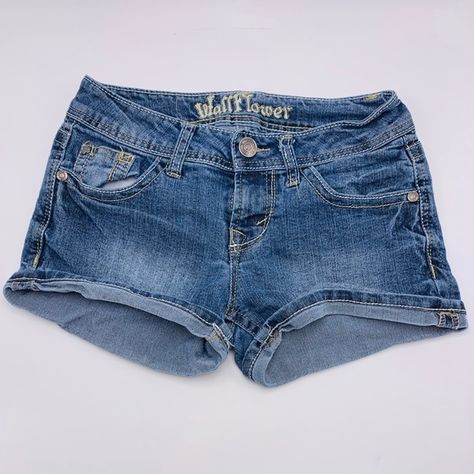 Euc Wallflower Denim Blue Jean Shorts Size 3 Details - Denim Jean Shorts Folded Blue 56% Ramie / 22% Cotton / 21% Polyester / 1% Spandex Imported Approx. Measurements - Total Length 9.5" Inseam 2.25" Condition - This Item Is In Excellent Condition. You Might Even Mistake It For Brand New! See Images For Wear Jean Shorts With Leggings, Wishlist Items Aesthetic, Jean Shorts Png, Cute Jean Shorts Outfit, Downtown Pants, Shorts Png, Denim Shorts Outfits, Billie Eilish Concert Outfit, Colorful Shorts