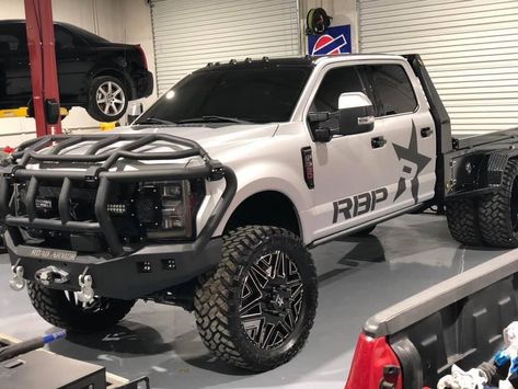 Custom Truck Bumpers, Big Ford Trucks, Truck Bumper, Welding Rigs, Tactical Truck, Custom Truck Beds, Trucks Ford, Truck Detailing, Dually Trucks